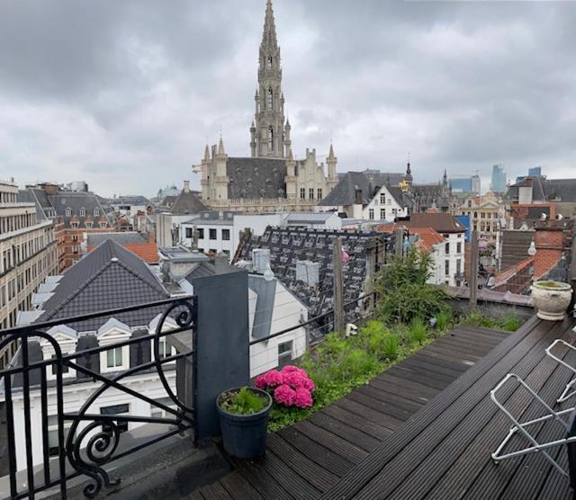 Duplex Dernier Etage Avec Terasse A Deux Pas De La Grand Place Bruxelles Exterior foto